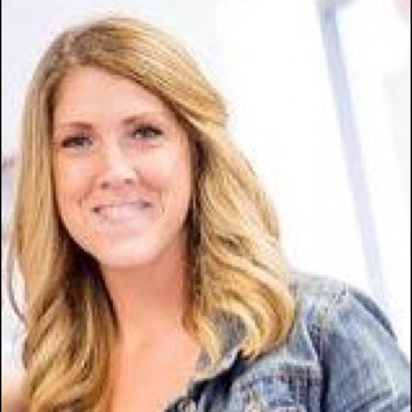 Meet your Posher, Laura - Picture 1 of 1