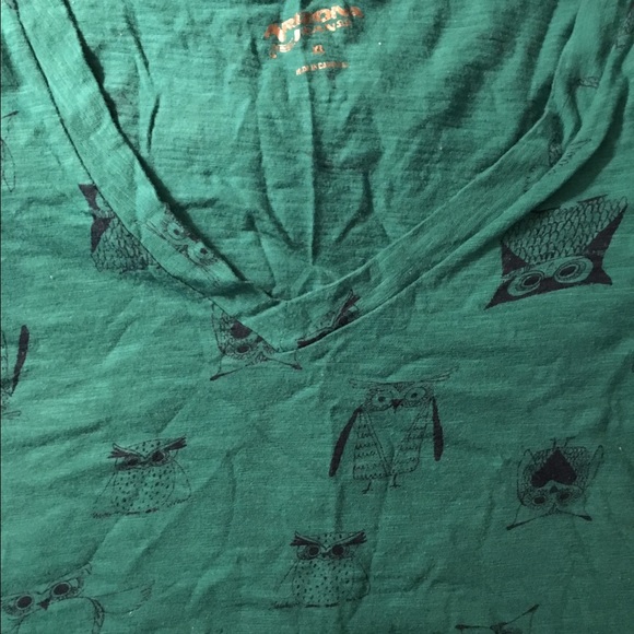 Teal V-neck T-shirt with navy owls