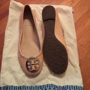 Brand new Tory Burch flats with dust bag