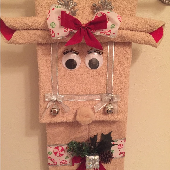 HOLIDAY REINDEER DECOR TOWEL - Picture 1 of 4