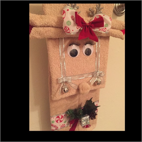 HOLIDAY REINDEER DECOR TOWEL - Picture 3 of 4