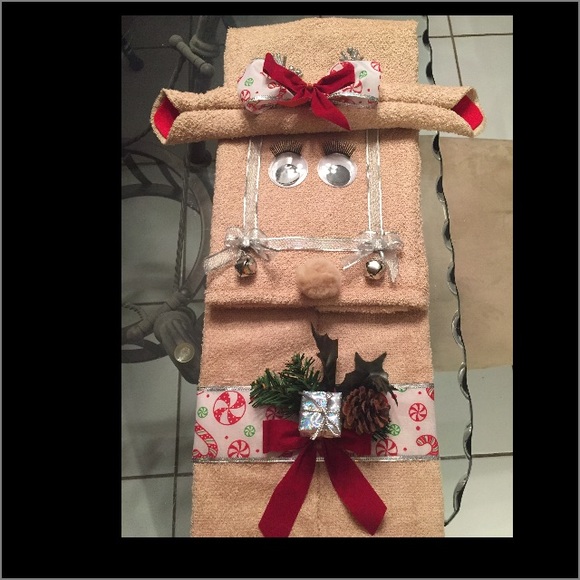 HOLIDAY REINDEER DECOR TOWEL - Picture 2 of 4