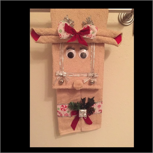 HOLIDAY REINDEER DECOR TOWEL - Picture 4 of 4