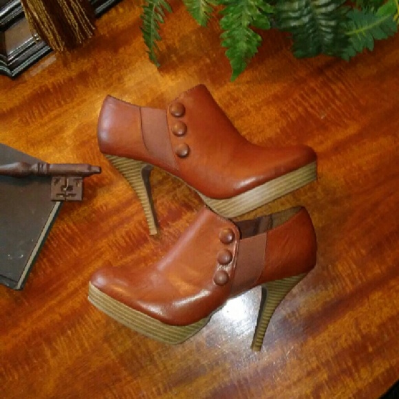 1HR SALE ... UNLISTED PLATFORM LUGGAGE TAN HEELS - Picture 2 of 4