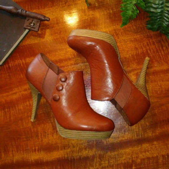 1HR SALE ... UNLISTED PLATFORM LUGGAGE TAN HEELS - Picture 3 of 4
