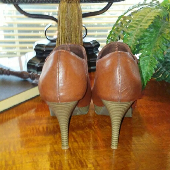 1HR SALE ... UNLISTED PLATFORM LUGGAGE TAN HEELS - Picture 4 of 4