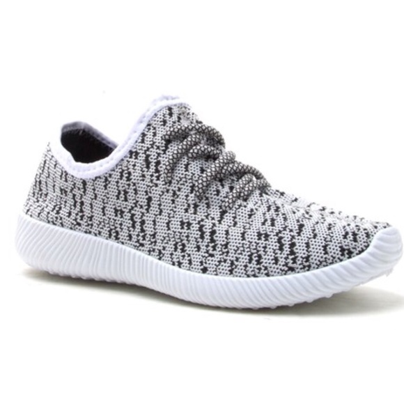 LAST PAIR! 🌸 Fly Knit Sneaker - Picture 3 of 6