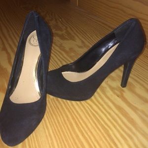 Jessica Simpson black heals