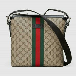 Gucci Web GG Supreme messenger