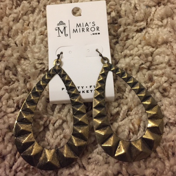 Gold earrings