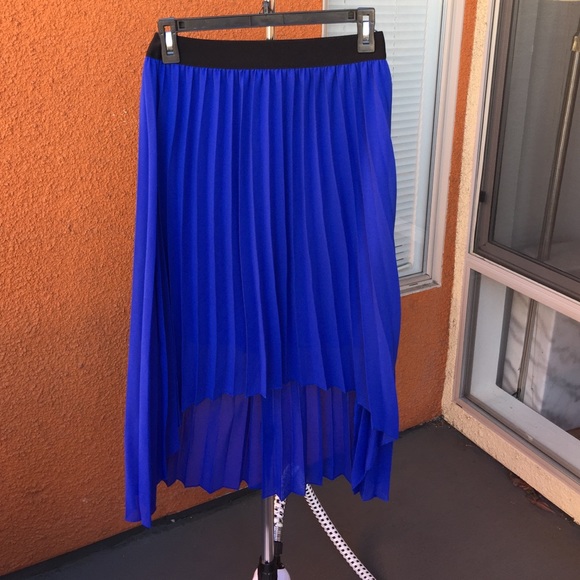 💕HP💕5/48 Blue high lo skirt - Picture 2 of 3