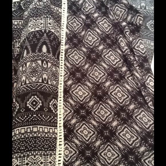 NWT long sleeve flowy top. - Picture 3 of 3