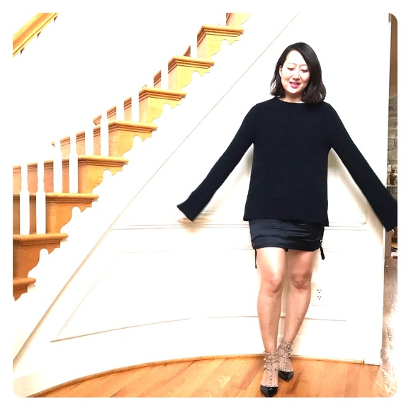 💥💥LIKE NEW💥💥CLUB MONACO SATIN BLACK MINI SKIRT