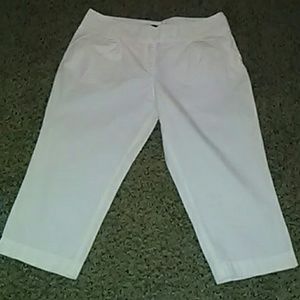 Ladies White Capri's