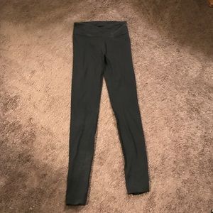 Lululemon standard wunder under black