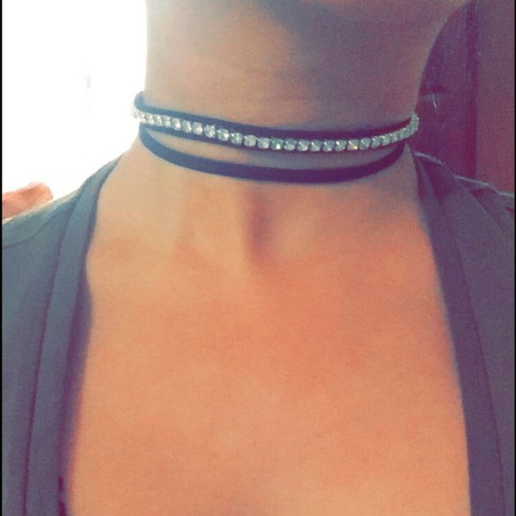 🌙 Victoriella necklace 🌙 - Picture 2 of 3