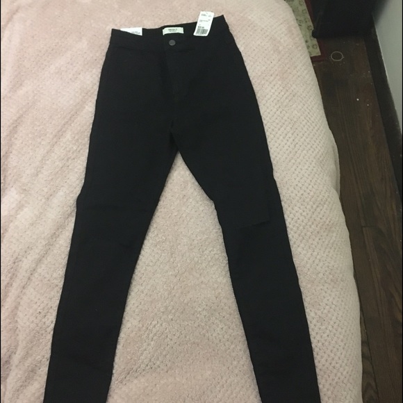 NWT Ripped Knee Black Jeans