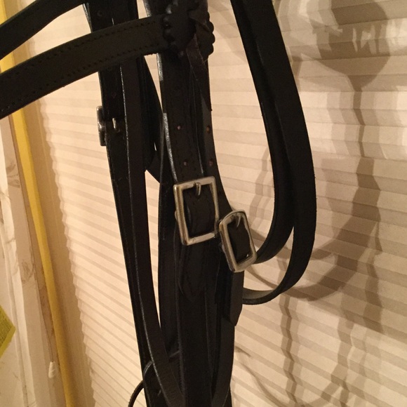 2 separate leather bridles. Listing for one only - Picture 2 of 4