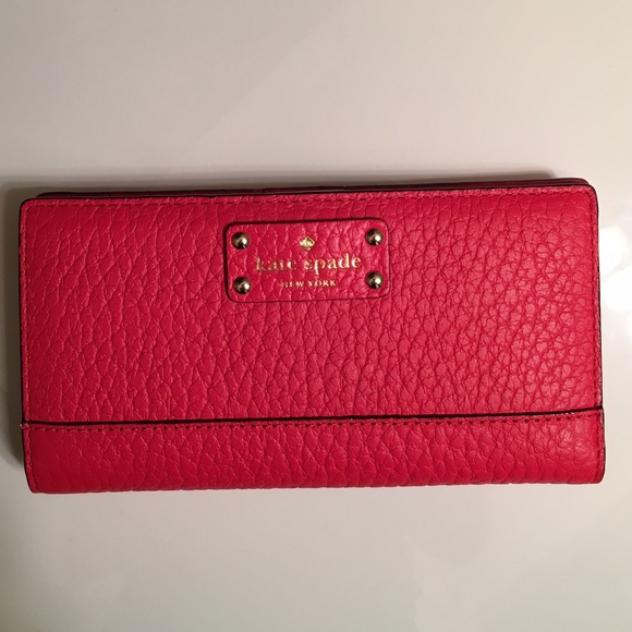 kate spade Handbags - ♠️NWT Kate Spade wallet♠️