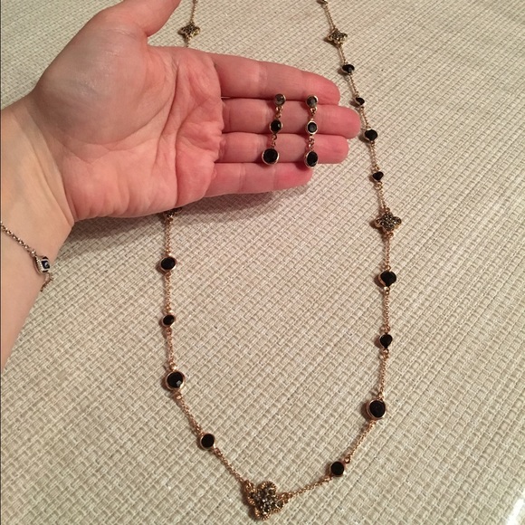 Necklace and earring set