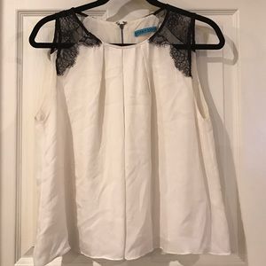 •flowy tank top •black lace sleeves •zipper back