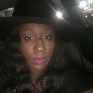 Meet your Posher, Lorie