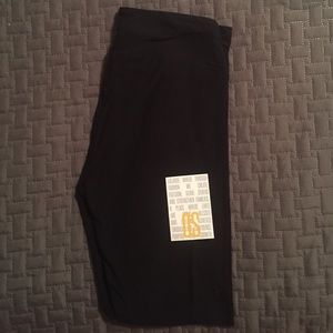 LuLaRoe Solid Black OS Leggings