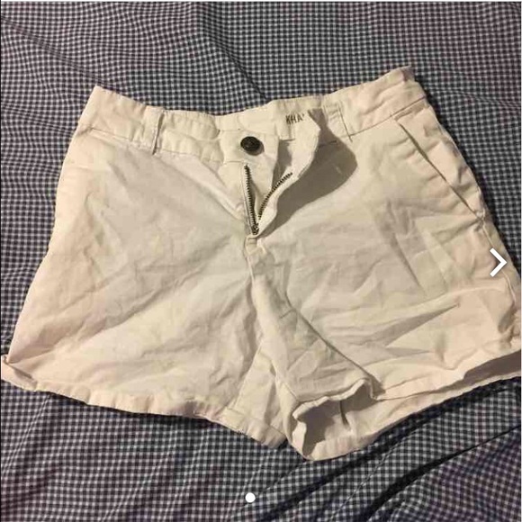 White gap shorts