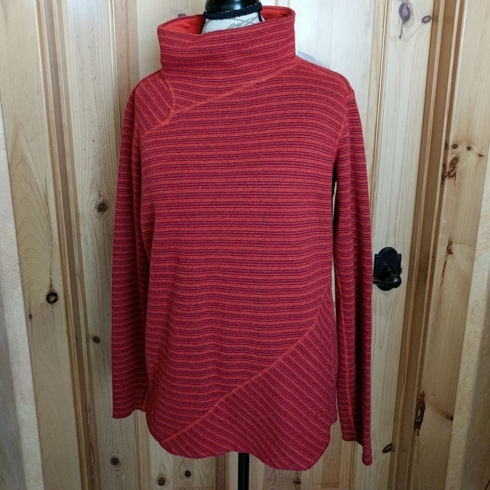 Mountain Hard Wear sweater