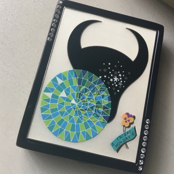 Vintage Estée Lauder Taurus Bull Mirrored Powder Case - Picture 2 of 4