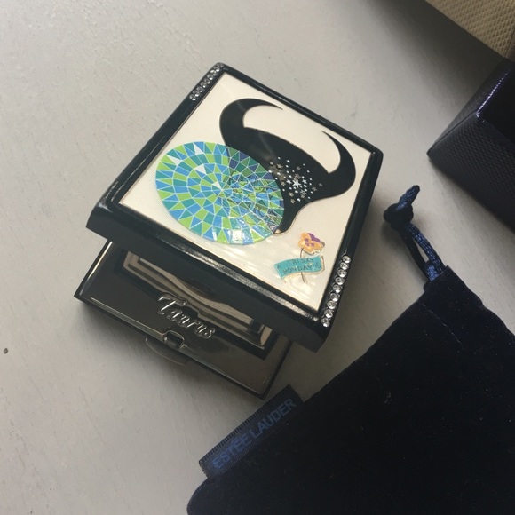 Vintage Estée Lauder Taurus Bull Mirrored Powder Case - Picture 4 of 4