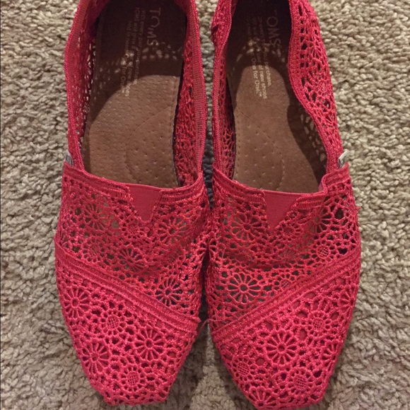 Toms 9.5 red lace flats