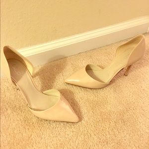 Nude pumps