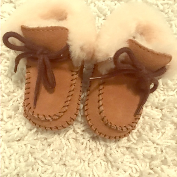 Baby sparrow UGG booties size o/1 never worn