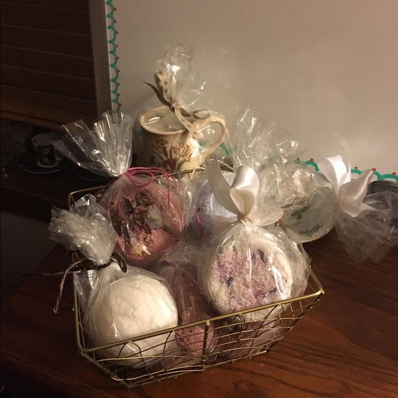 Bath bombs, scrubs, soaps & tea cup candles. - Picture 2 of 4