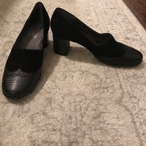 Aerosoles black block heel closed toe sz7