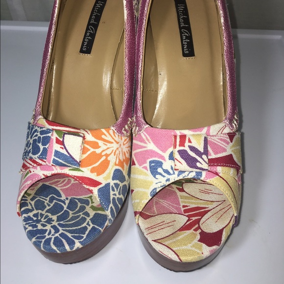 Floral Pink Pumps-8 - Picture 2 of 4