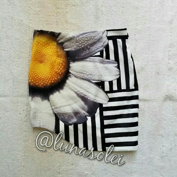 3/$30 LF Black White Stripe Daisy Bodycon Skirt - Picture 3 of 4