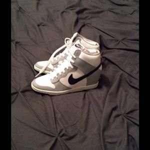 Women's Nike sky-hi dunks