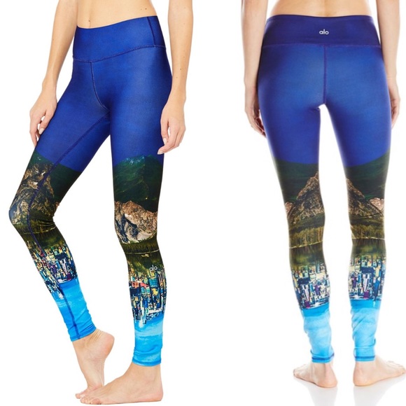NWT Alo Yoga Airbrush Leggings, Dreamscape. - Picture 2 of 4