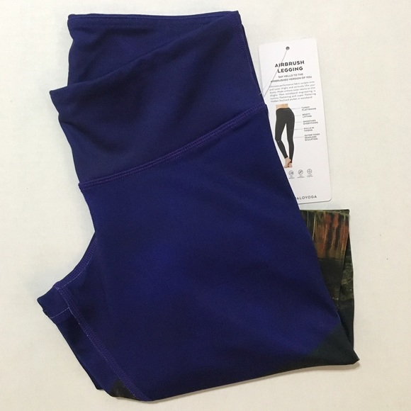 NWT Alo Yoga Airbrush Leggings, Dreamscape. - Picture 3 of 4
