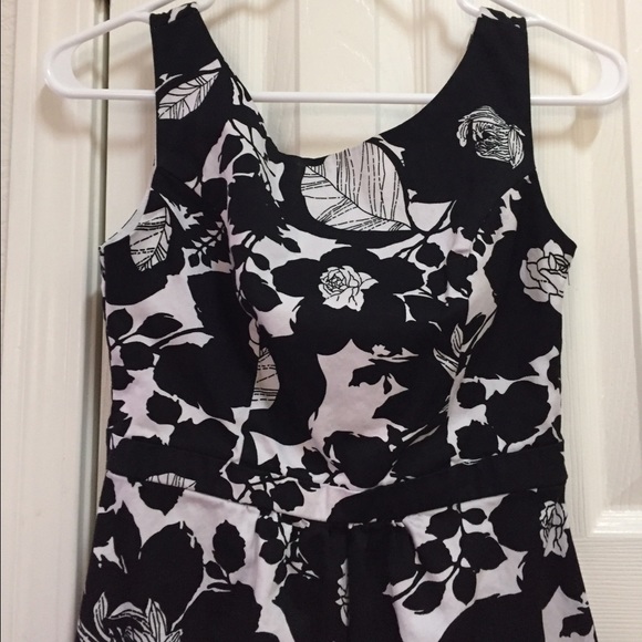 Beautiful midi dress - Picture 2 of 4