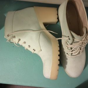 Vagabond heel sneaker boots