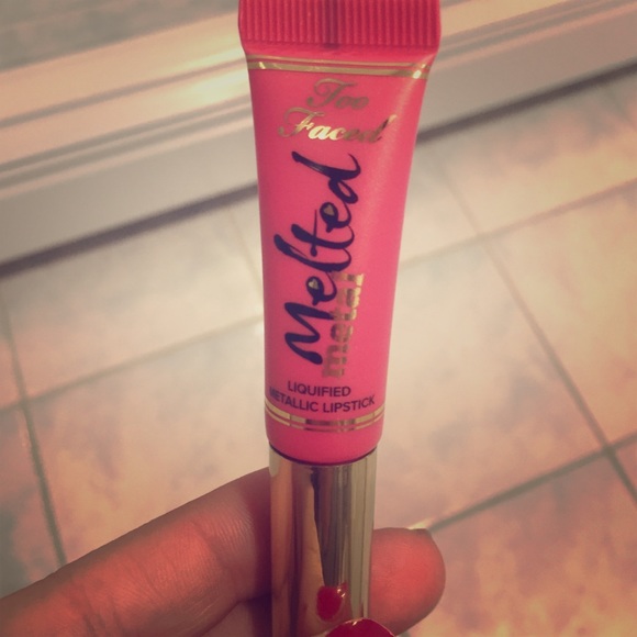 Too faced Melted Metal Lipstick : Metallic Macaron