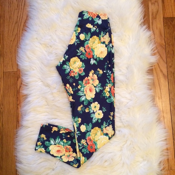 lululemon athletica Pants - Brand New Liquido floral leggings