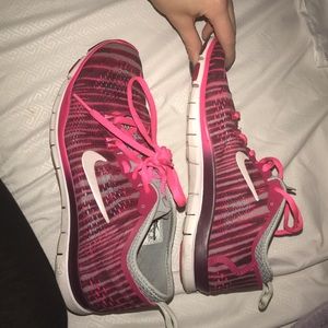 Pink Nike running/tennis shoes