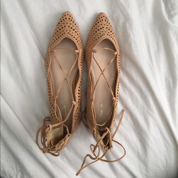 Light brown cutout lave up flats - Picture 2 of 4