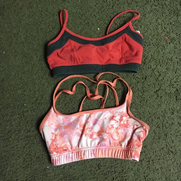 2 light weight sports bras. NO PADDING