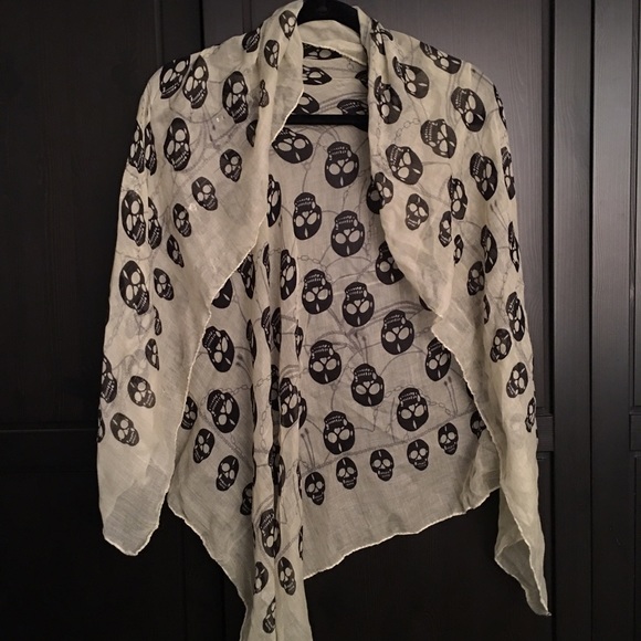 Beautiful and edgy goth skull scarf