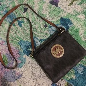 Michael kors logo small purse